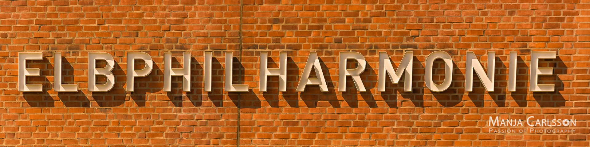 Elbphilharmonie Beschriftung - Wahrzeichen von Hamburg in der Hafencity