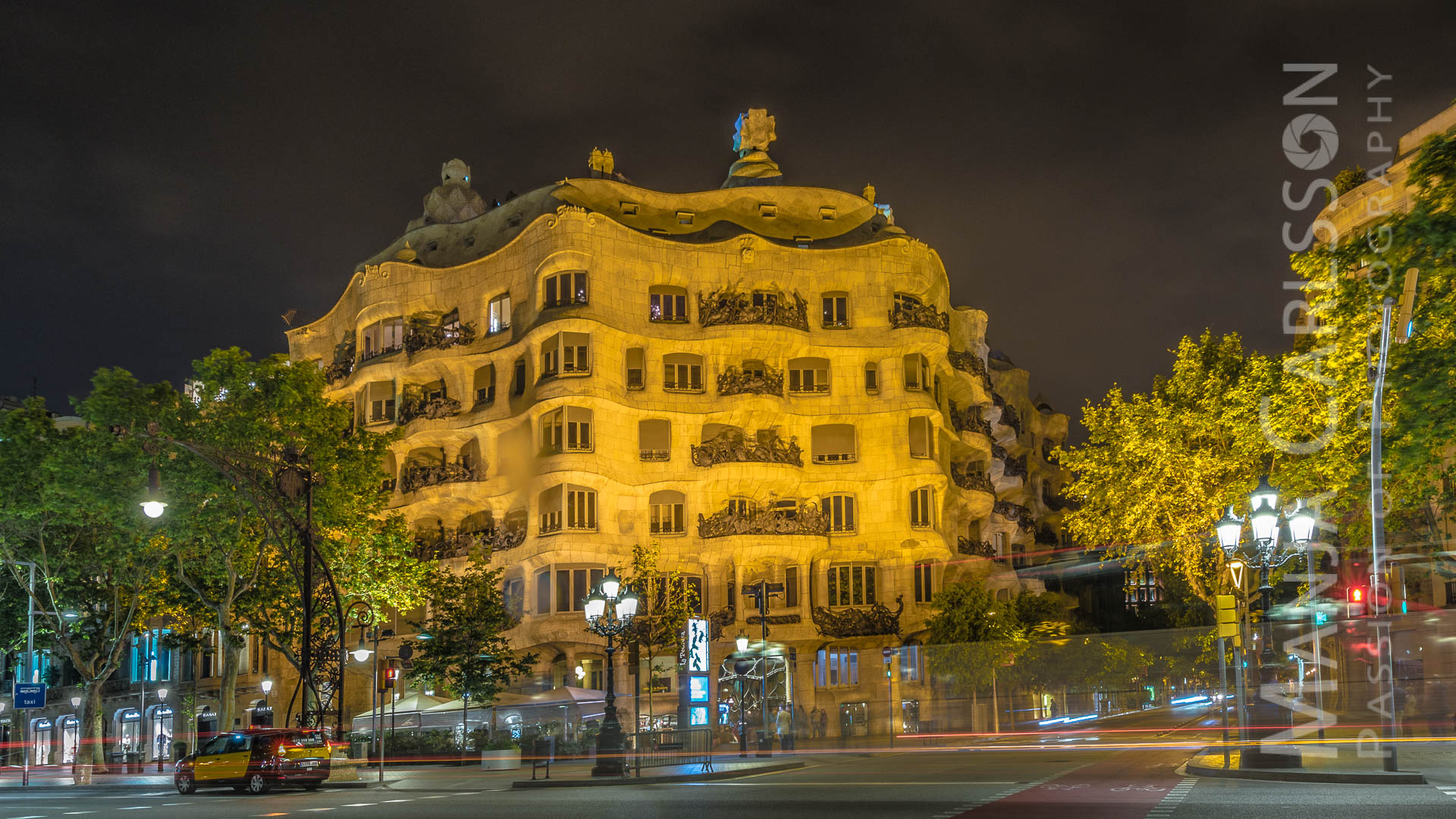 Barcelona Kurztrip Fotospots Nacht - "La Pedrera" Casa Mila in Barcelona 
