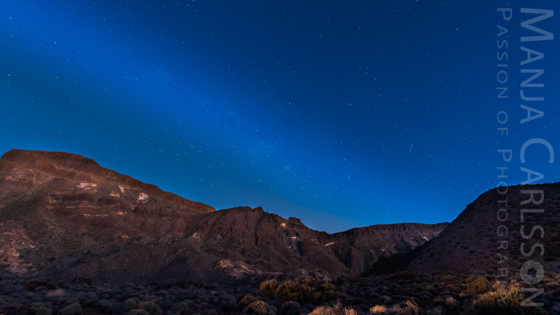 blaue Stunde auf Teneriffa am Mirador llano de Ucanaca - Milchstraße, Skorpion und Satelliten
