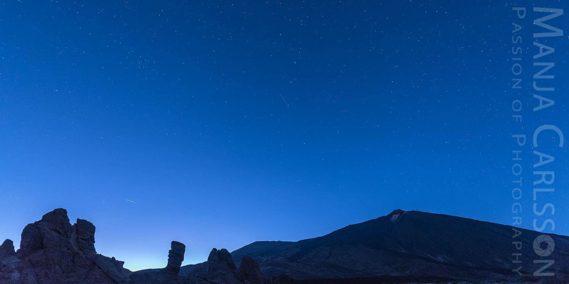 blaue Stunde auf Teneriffa am Mirador llano de Ucanaca - Teide mit Finger Gottes, Großer Wagen, ISS Überflug und Meteor /Sternschnuppe