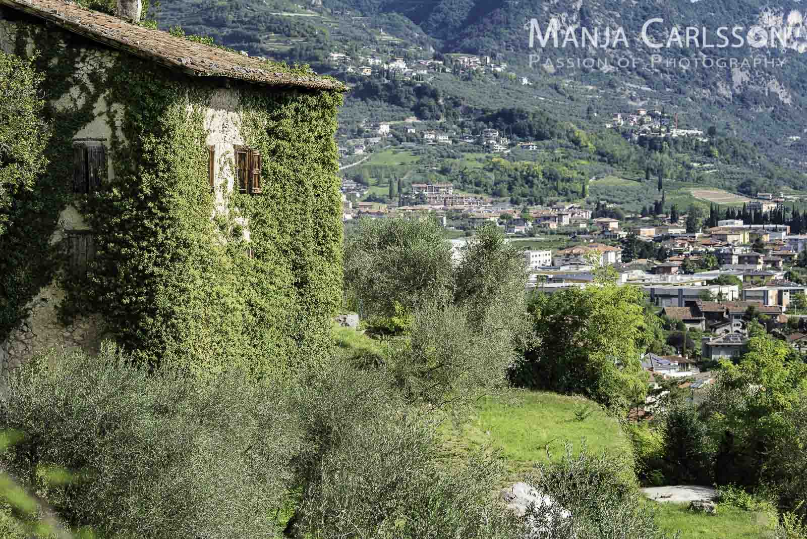 altes Haus am Berghang von Riva del Garda