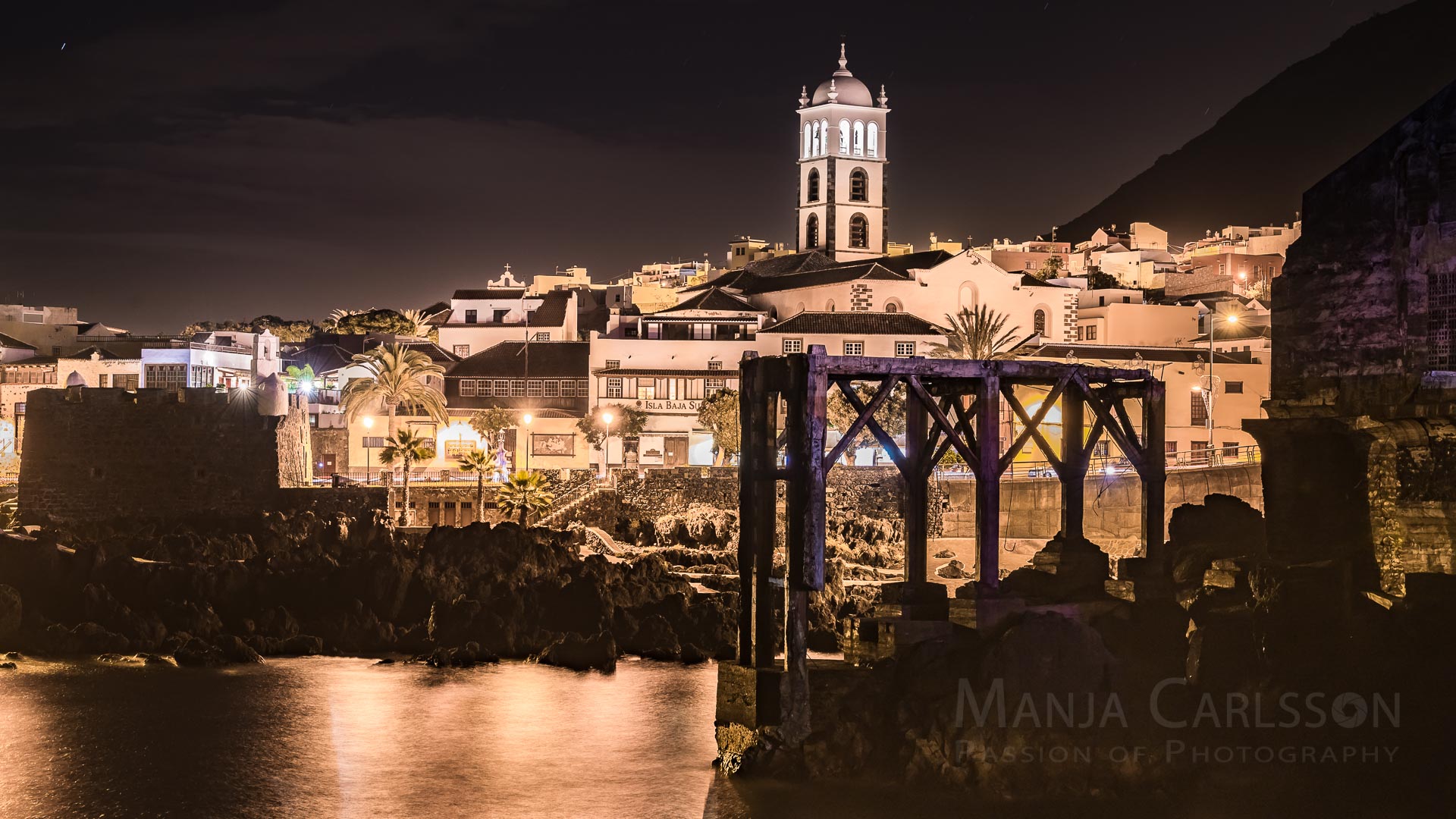 Blick auf Garachico und dem alten Hafen in der Nacht 