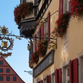 Rothenburg ob der Tauber - Hausschild - Marien-Apotheke