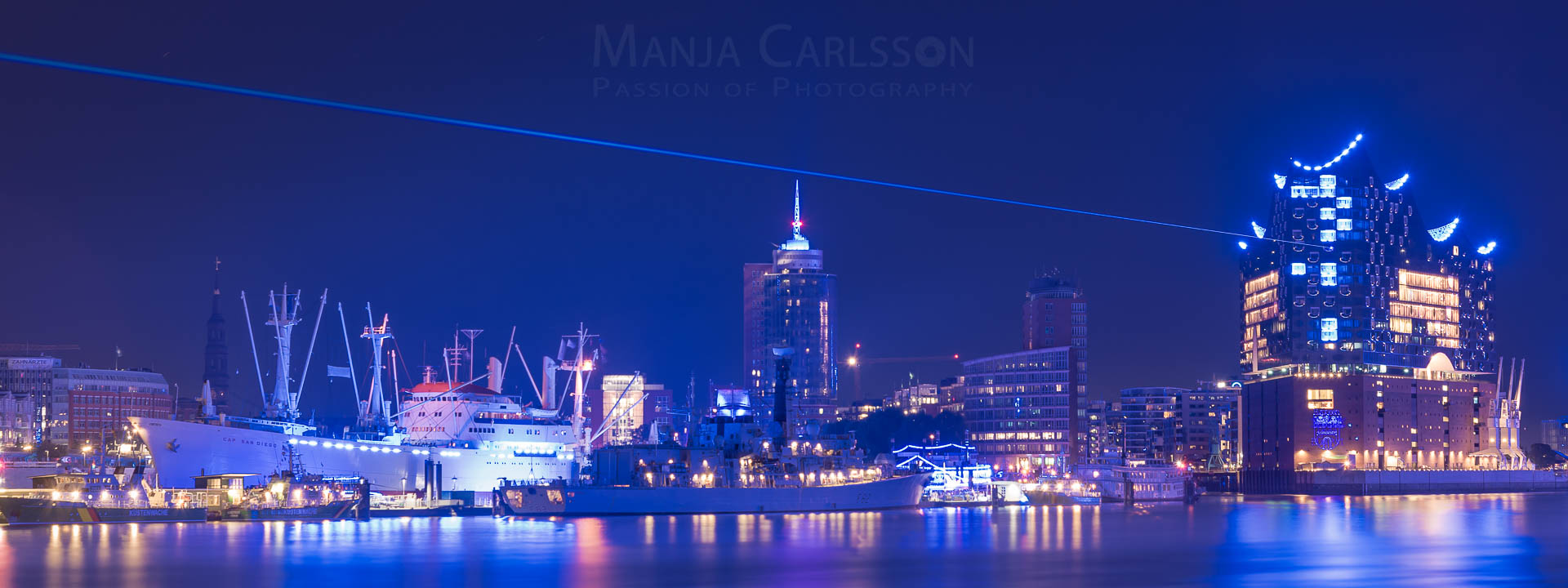 Blue Port 2017 - Elbphilharmonie mit DESY Laserstrahl ueber Cap