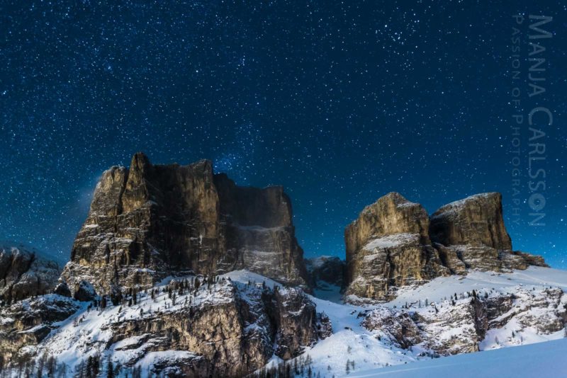 Dolomiten Sternenhimmel - Blick auf die Sella - Grödner Joch - f/2.0 | ISO 800 | 15 Sek | 20mm