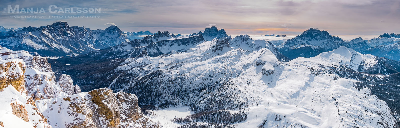 Panorama-Blick von der Lagazuoi Bergstation (aus 2 Fotos) © Manja Carlsson