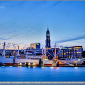 Hamburg Skyline - Hamburger Michel - Schiff Cap San Diego - Überseebrücke